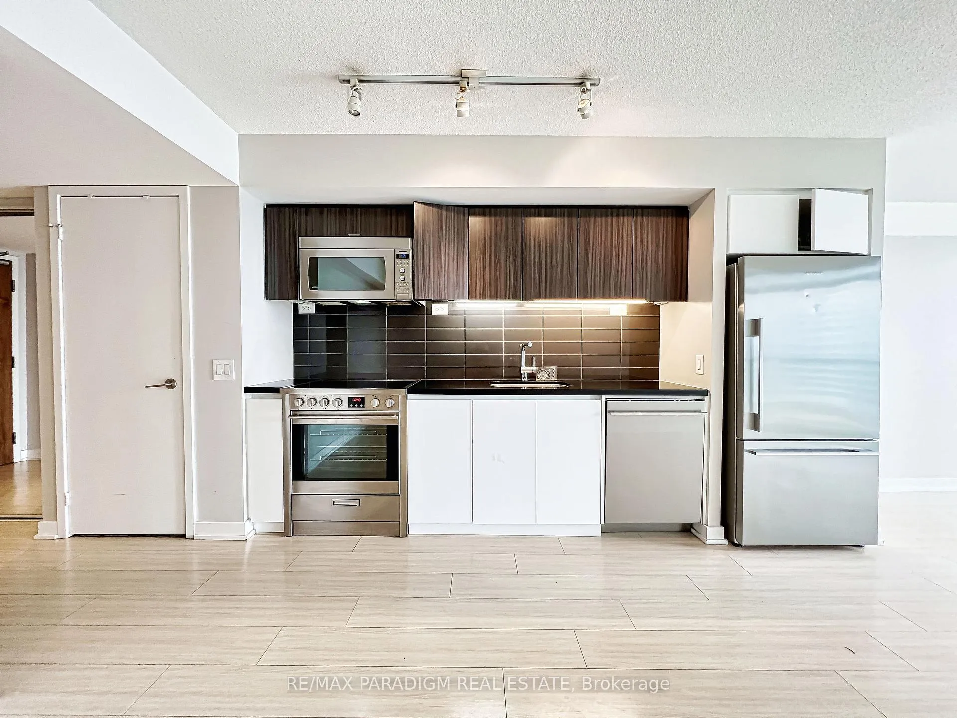 Photo 11 of Unit 1003, 85 Queens Wharf Road, Toronto, Waterfront Communities — HOMEH