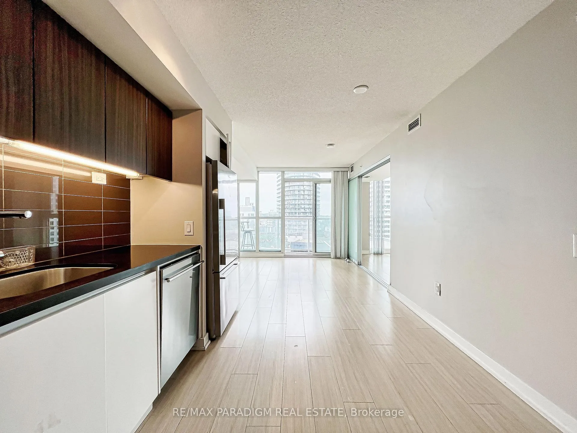 Photo 13 of Unit 1003, 85 Queens Wharf Road, Toronto, Waterfront Communities — HOMEH