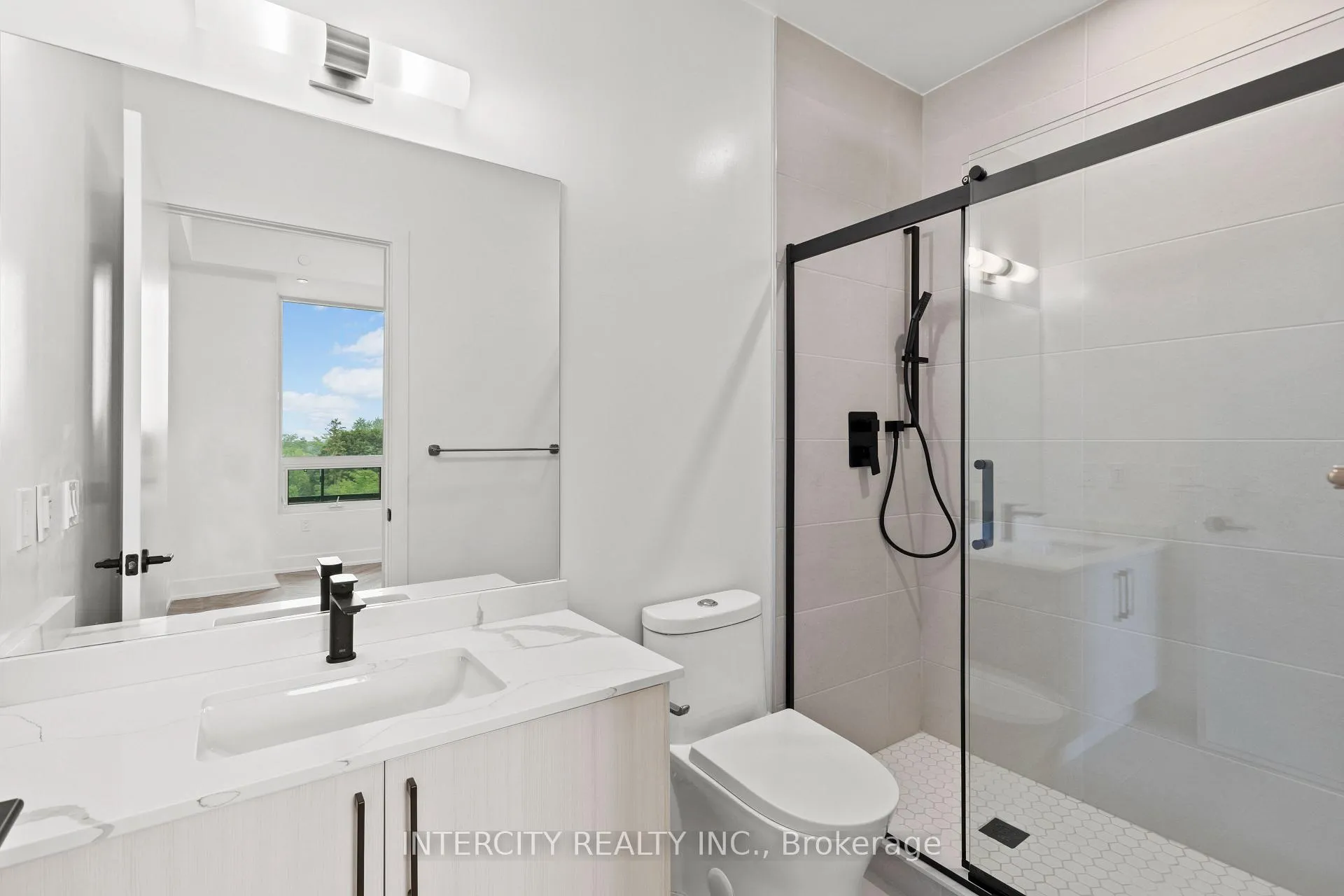 Photo 16 of Unit 520, 2075 King Road, King, King City — HOMEH