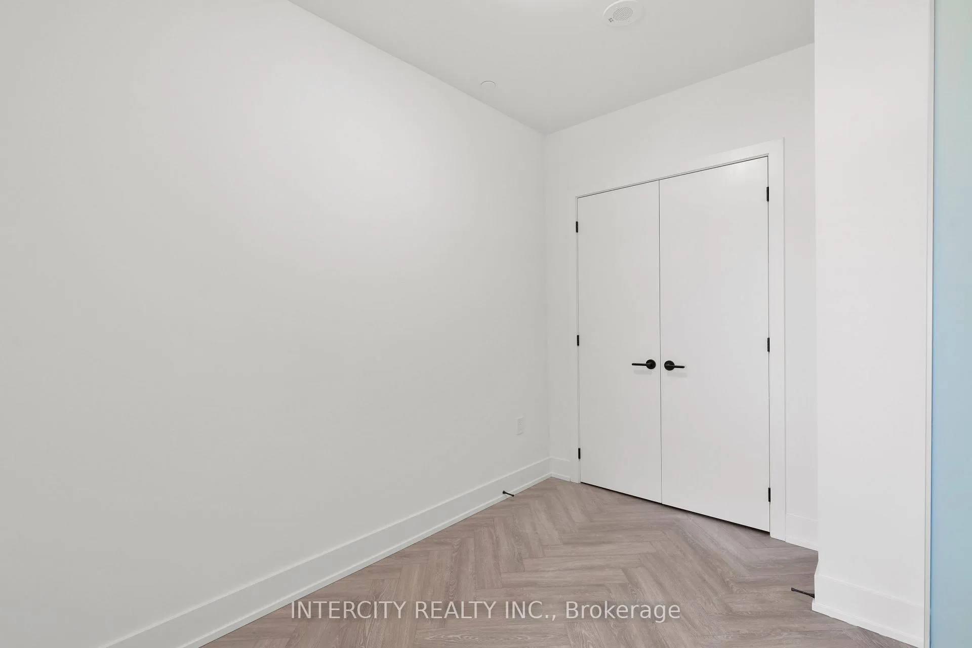 Photo 17 of Unit 520, 2075 King Road, King, King City — HOMEH