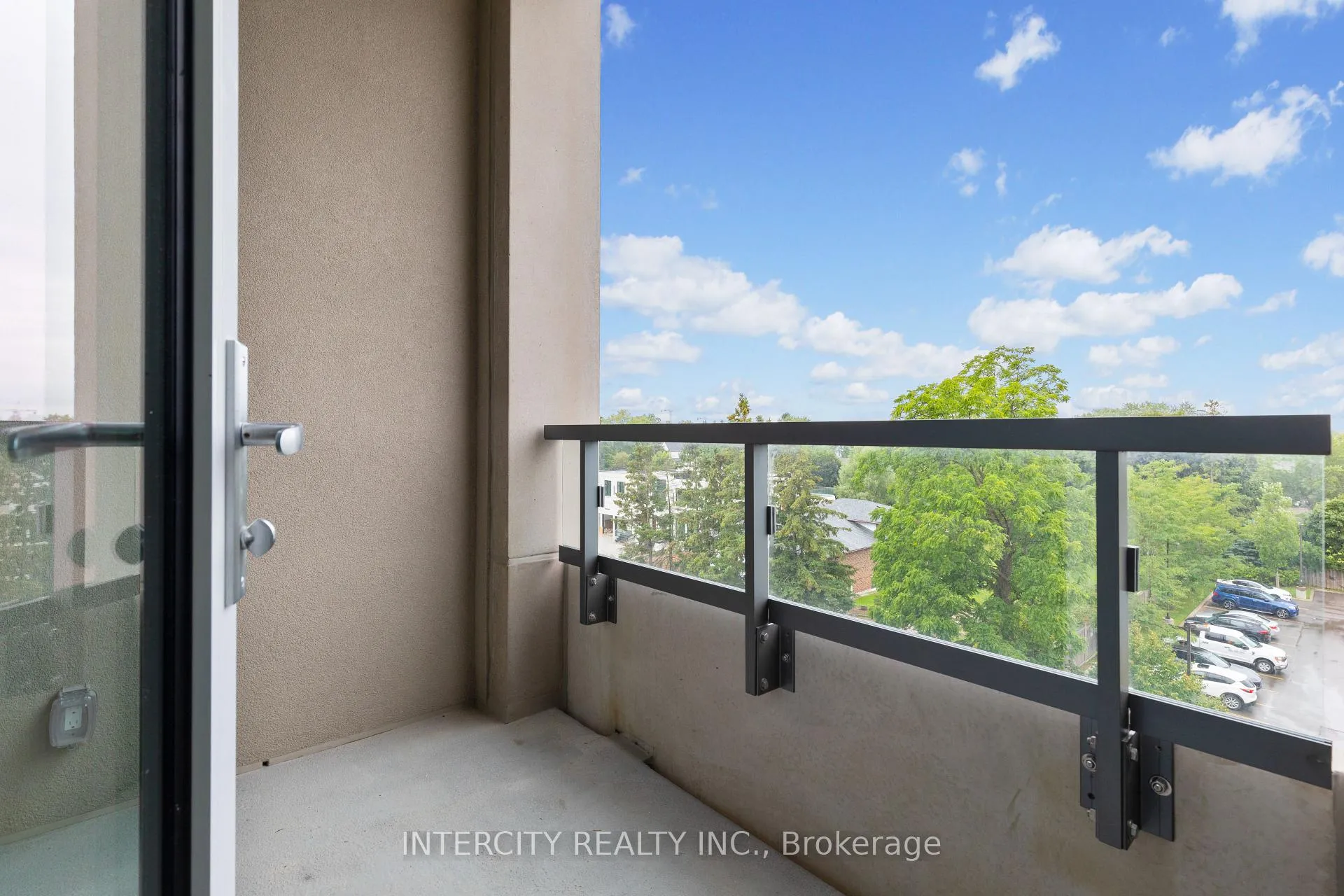Photo 18 of Unit 520, 2075 King Road, King, King City — HOMEH