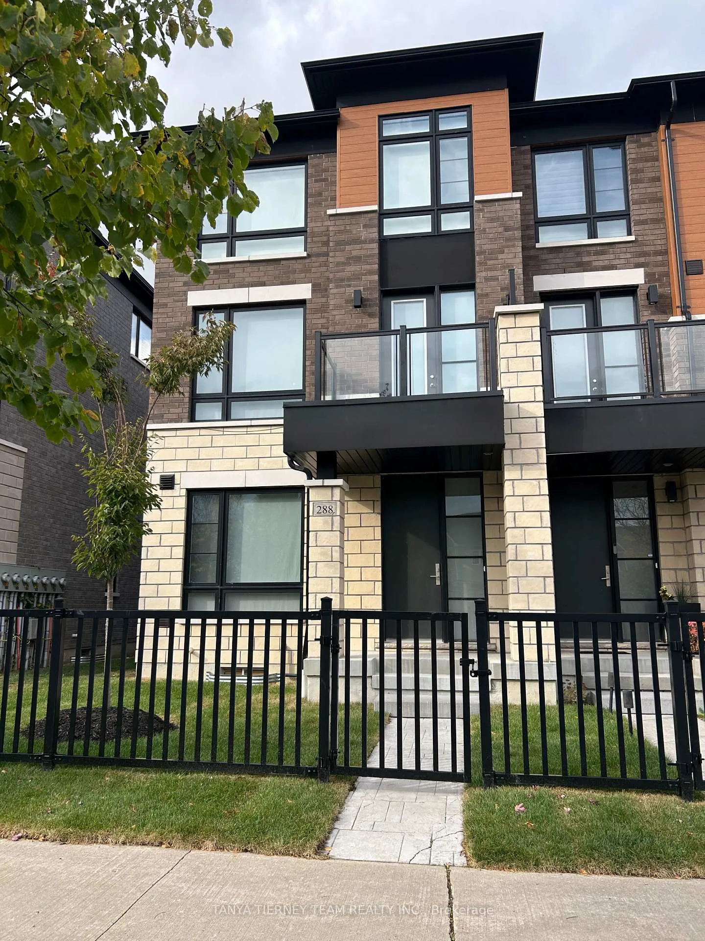 Front of 288 Carnwith Drive E