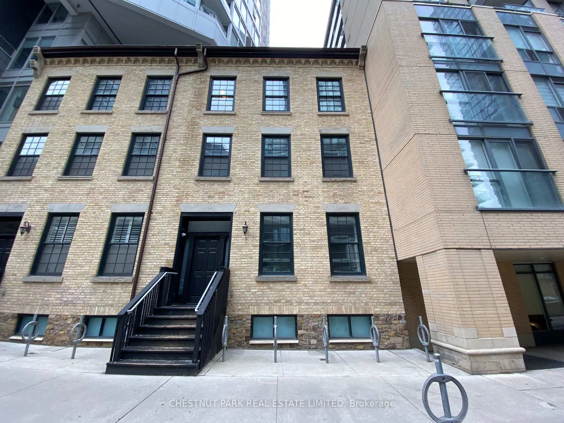 Front of Unit TH 2, 68 Shuter Street