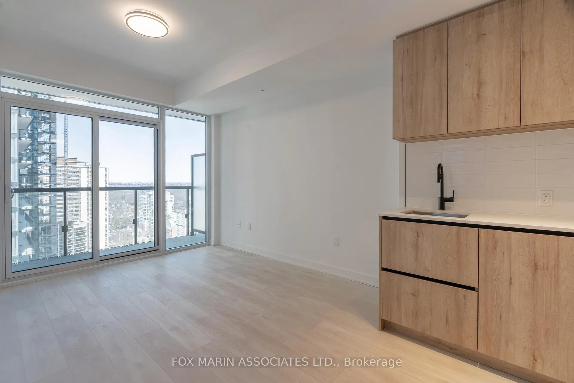 Front of Unit 1804, 117 Broadway Avenue