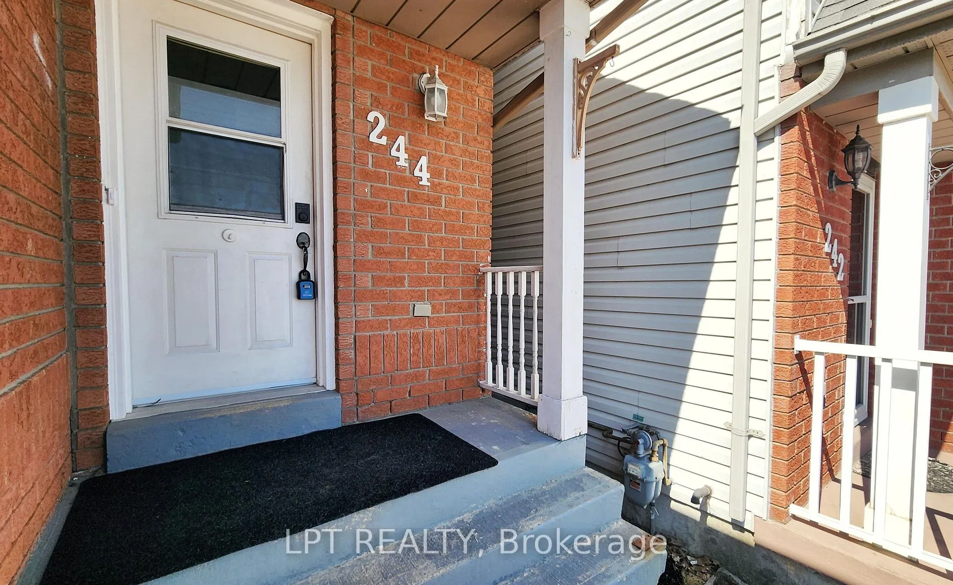 Photo 2 of 244 Ferndale Drive S, Barrie, Ardagh — HOMEH