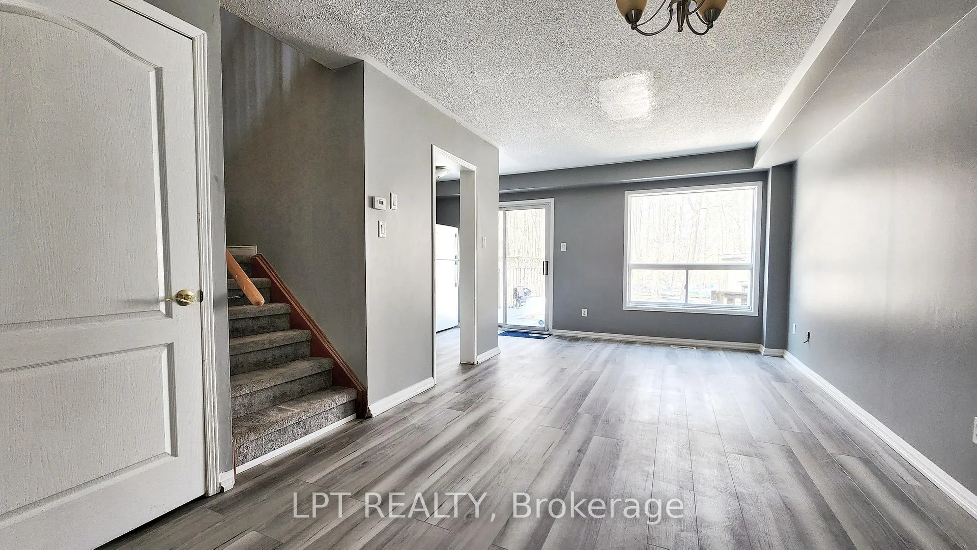 Photo 5 of 244 Ferndale Drive S, Barrie, Ardagh — HOMEH