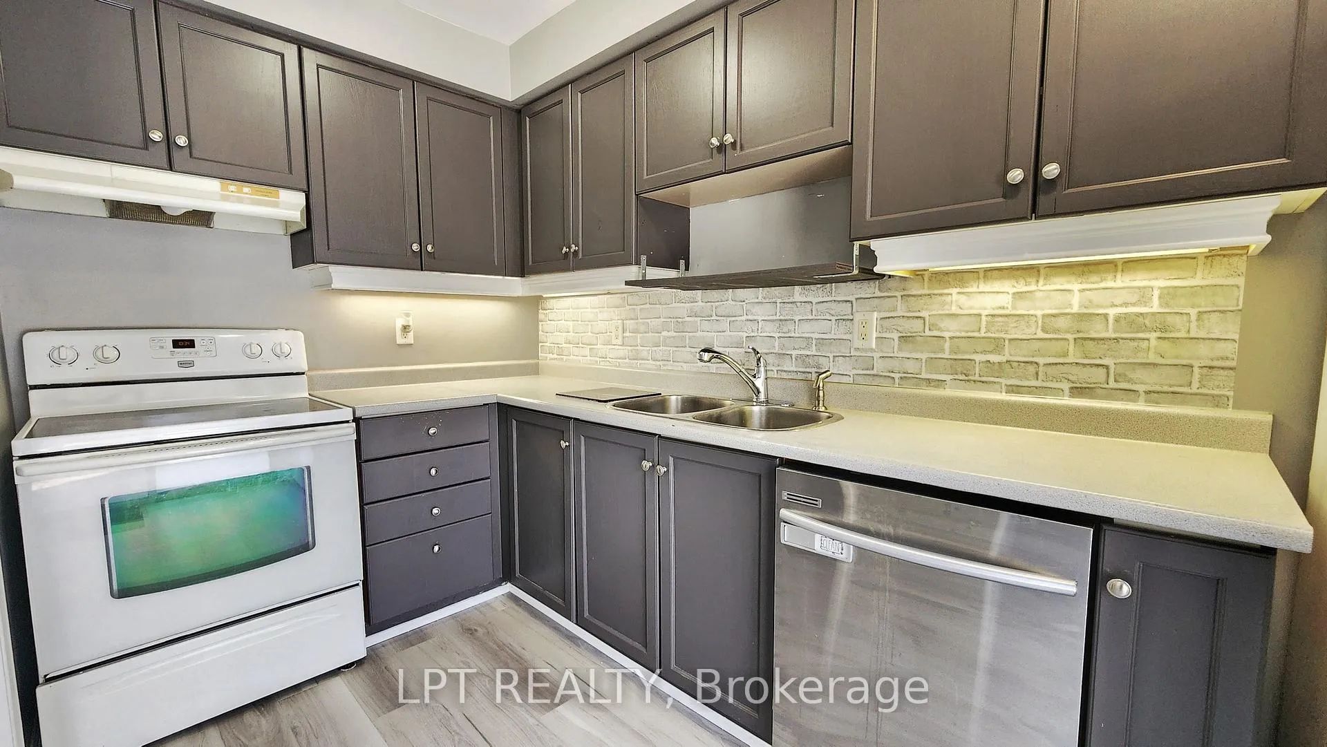 Photo 9 of 244 Ferndale Drive S, Barrie, Ardagh — HOMEH