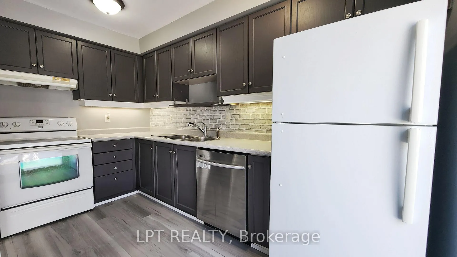 Photo 10 of 244 Ferndale Drive S, Barrie, Ardagh — HOMEH