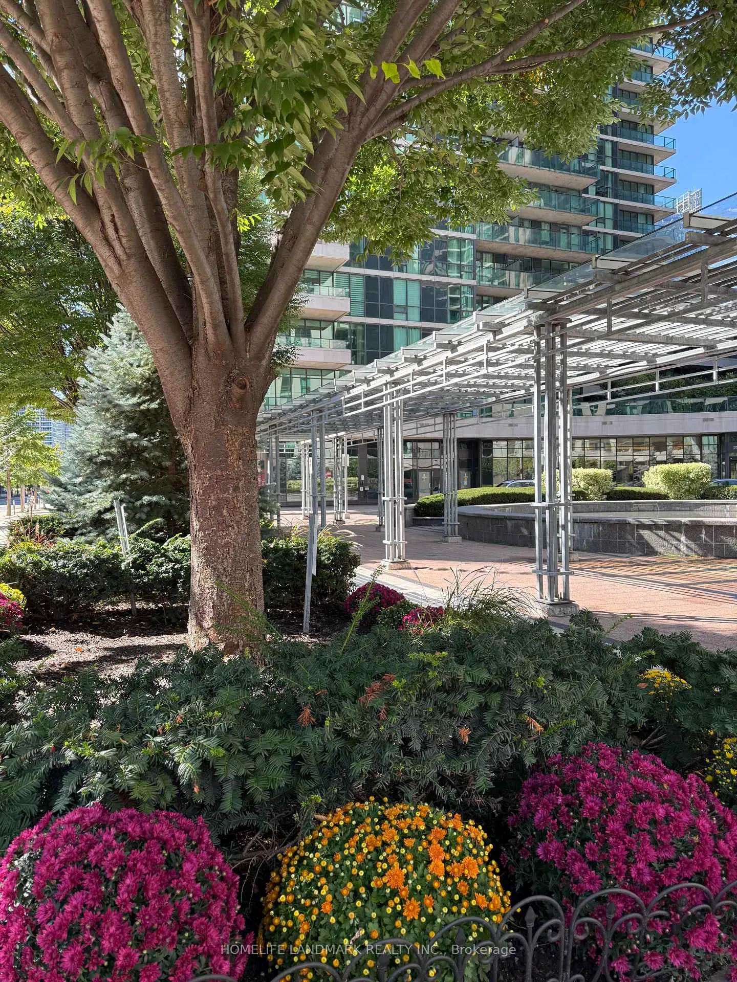 Photo 2 of Unit 301, 33 Bay Street, Toronto, Bay Street Corridor — HOMEH