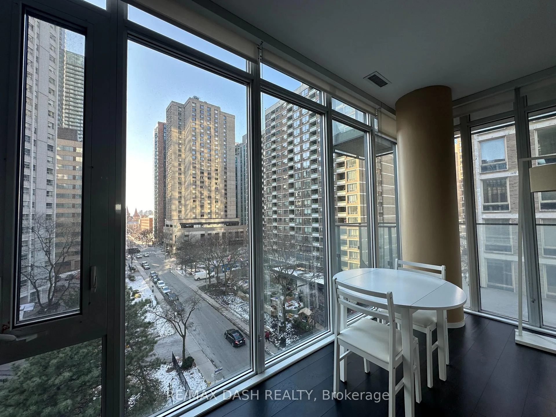 Photo 4 of Unit 607, 75 St Nicholas Street, Toronto, Bay Street Corridor — HOMEH