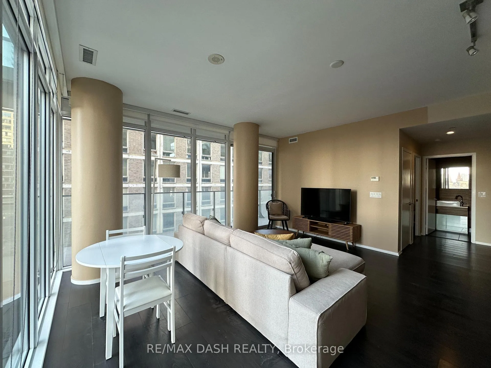 Photo 5 of Unit 607, 75 St Nicholas Street, Toronto, Bay Street Corridor — HOMEH