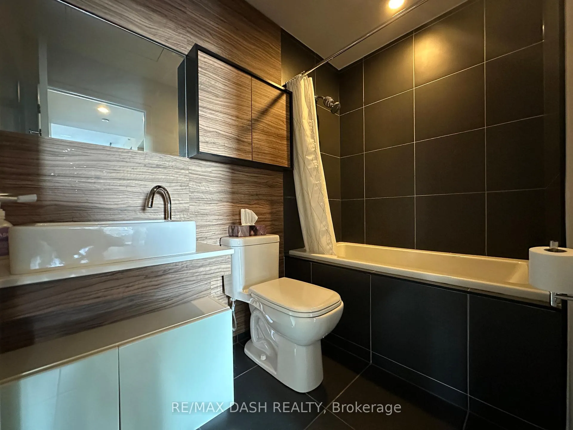 Photo 6 of Unit 607, 75 St Nicholas Street, Toronto, Bay Street Corridor — HOMEH