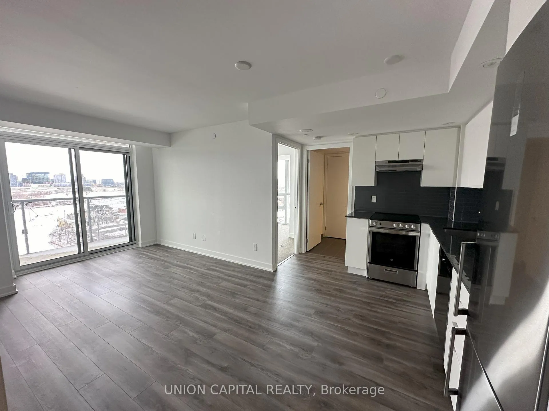 Photo 5 of Unit 1011, 120 Varna Drive, Toronto, Englemount-Lawrence — HOMEH