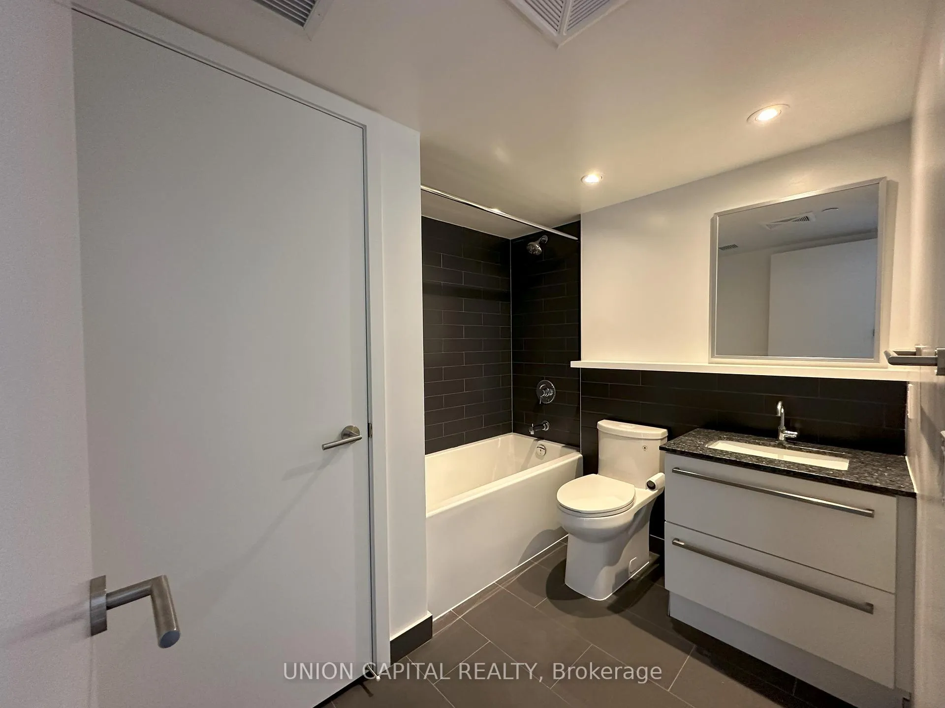 Photo 10 of Unit 1011, 120 Varna Drive, Toronto, Englemount-Lawrence — HOMEH