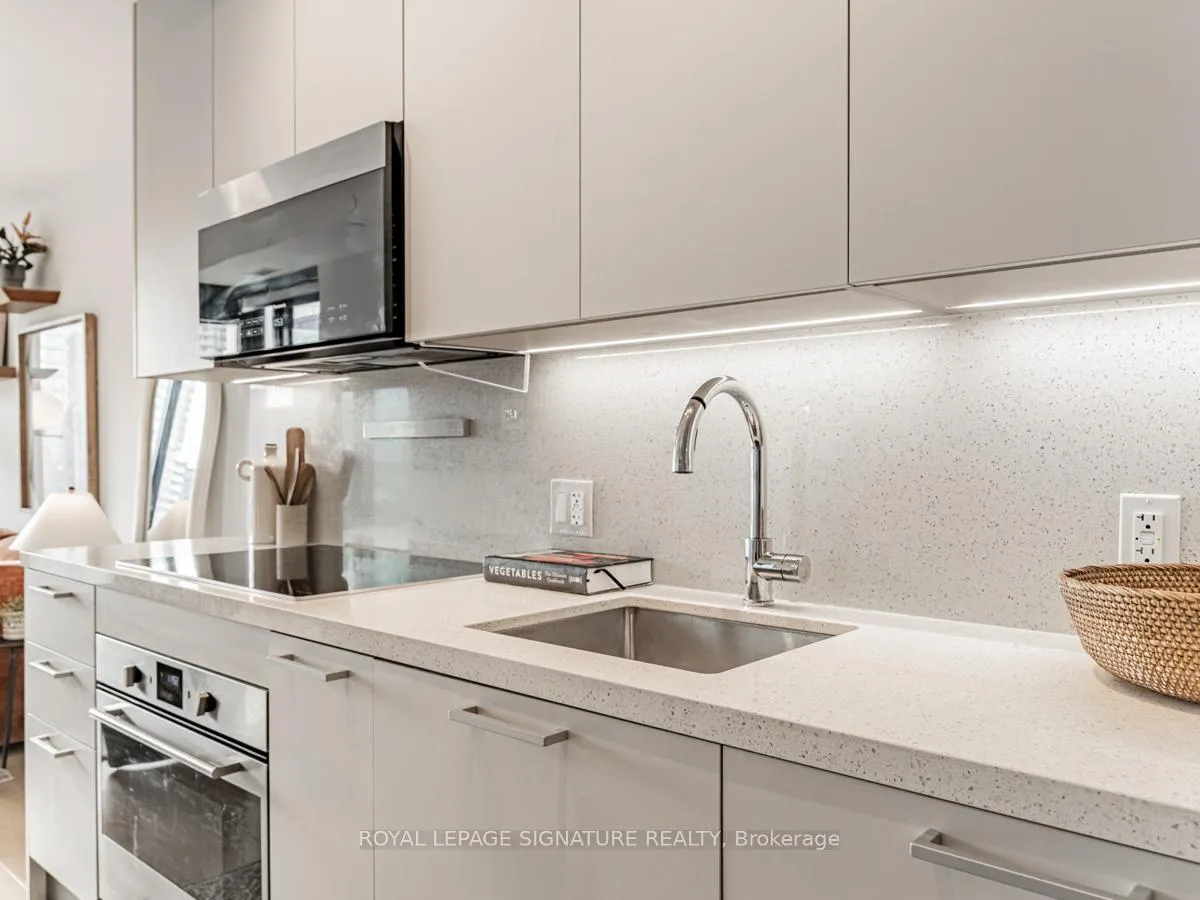 Photo 9 of Unit 601, 200 Sudbury Street, Toronto, Little Portugal — HOMEH
