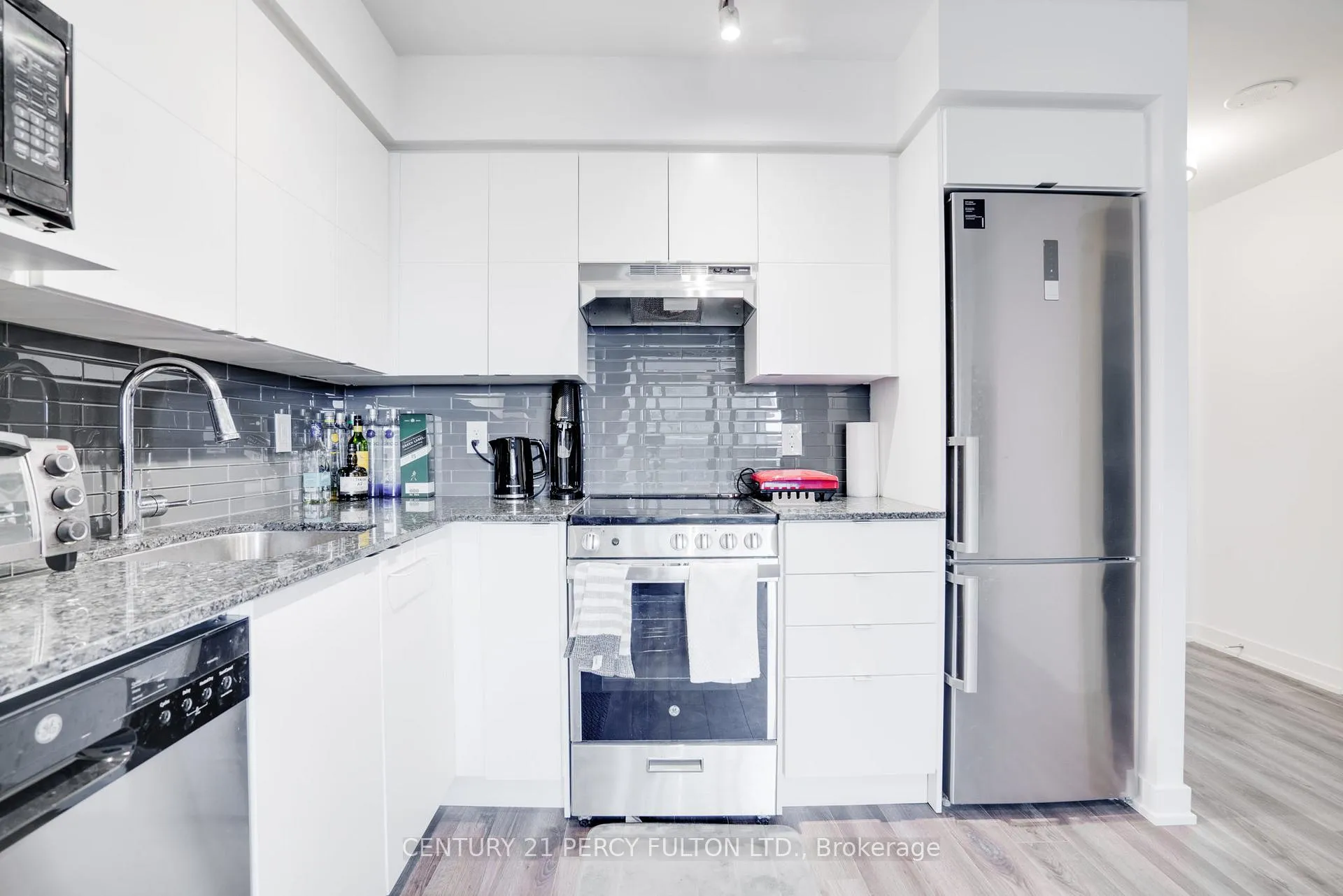 Photo 3 of Unit 516, 120 Varna Drive, Toronto, Englemount-Lawrence — HOMEH