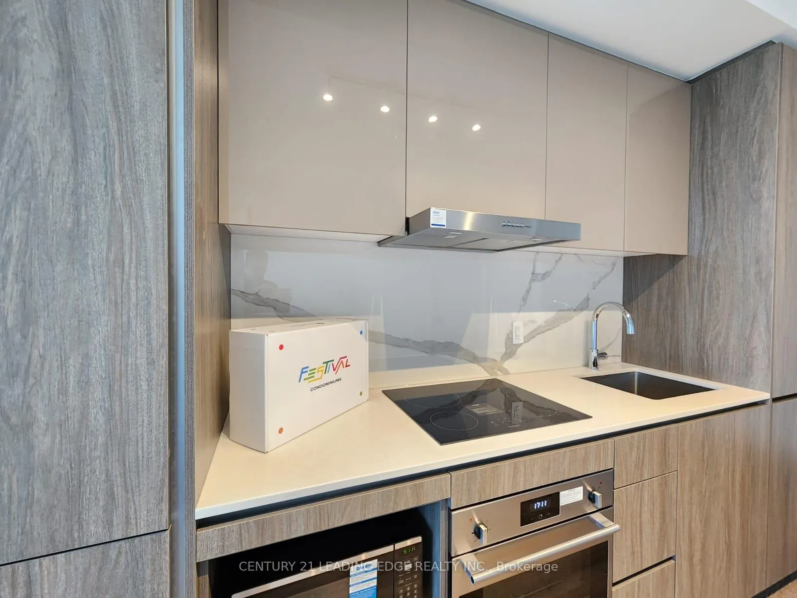 Photo 21 of Unit 4210, 28 Interchange Way, Vaughan, Vaughan Corporate Centre — HOMEH