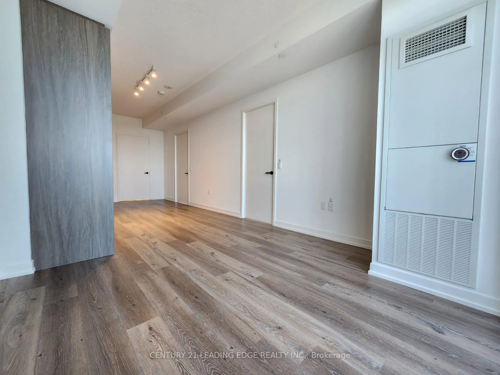 Photo 23 of Unit 4210, 28 Interchange Way, Vaughan, Vaughan Corporate Centre — HOMEH