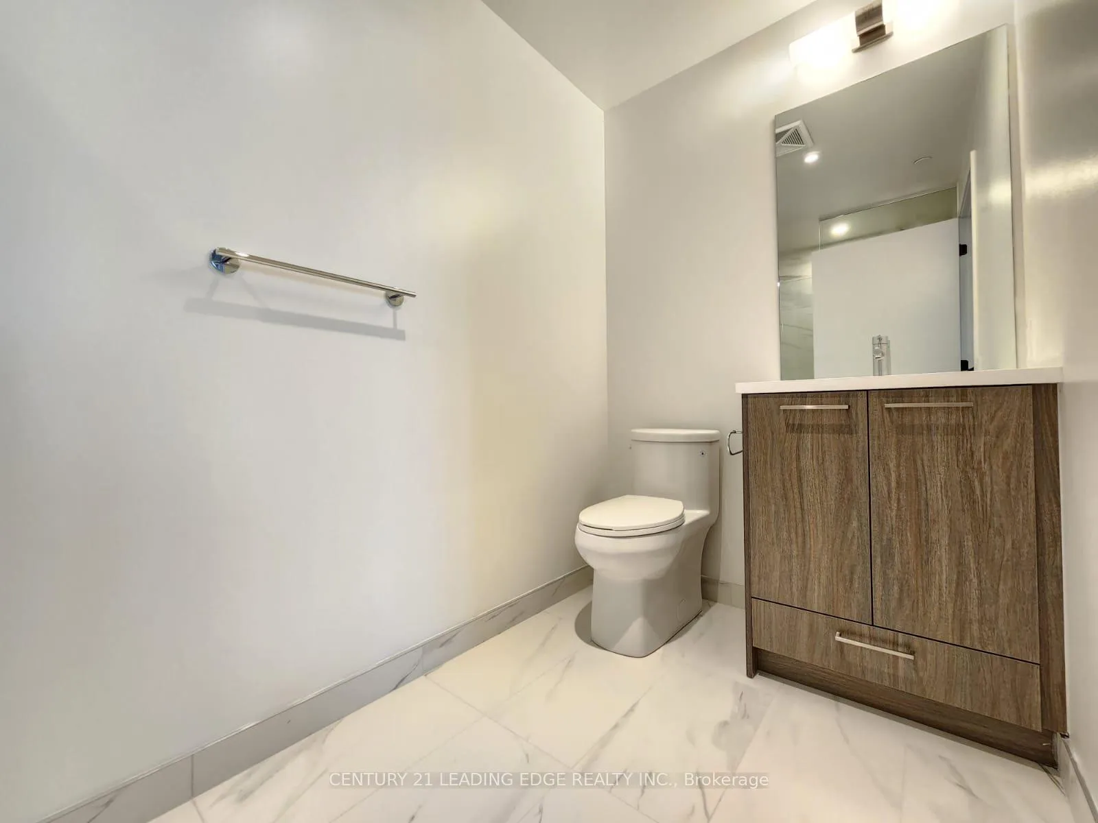 Photo 31 of Unit 4210, 28 Interchange Way, Vaughan, Vaughan Corporate Centre — HOMEH