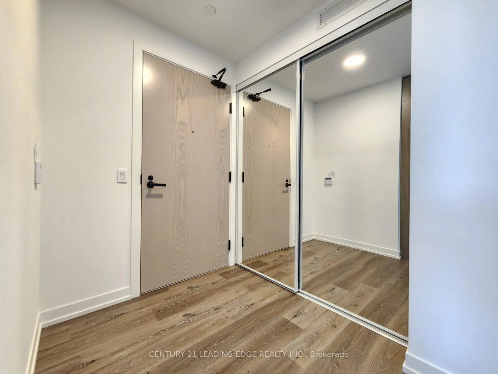 Photo 32 of Unit 4210, 28 Interchange Way, Vaughan, Vaughan Corporate Centre — HOMEH