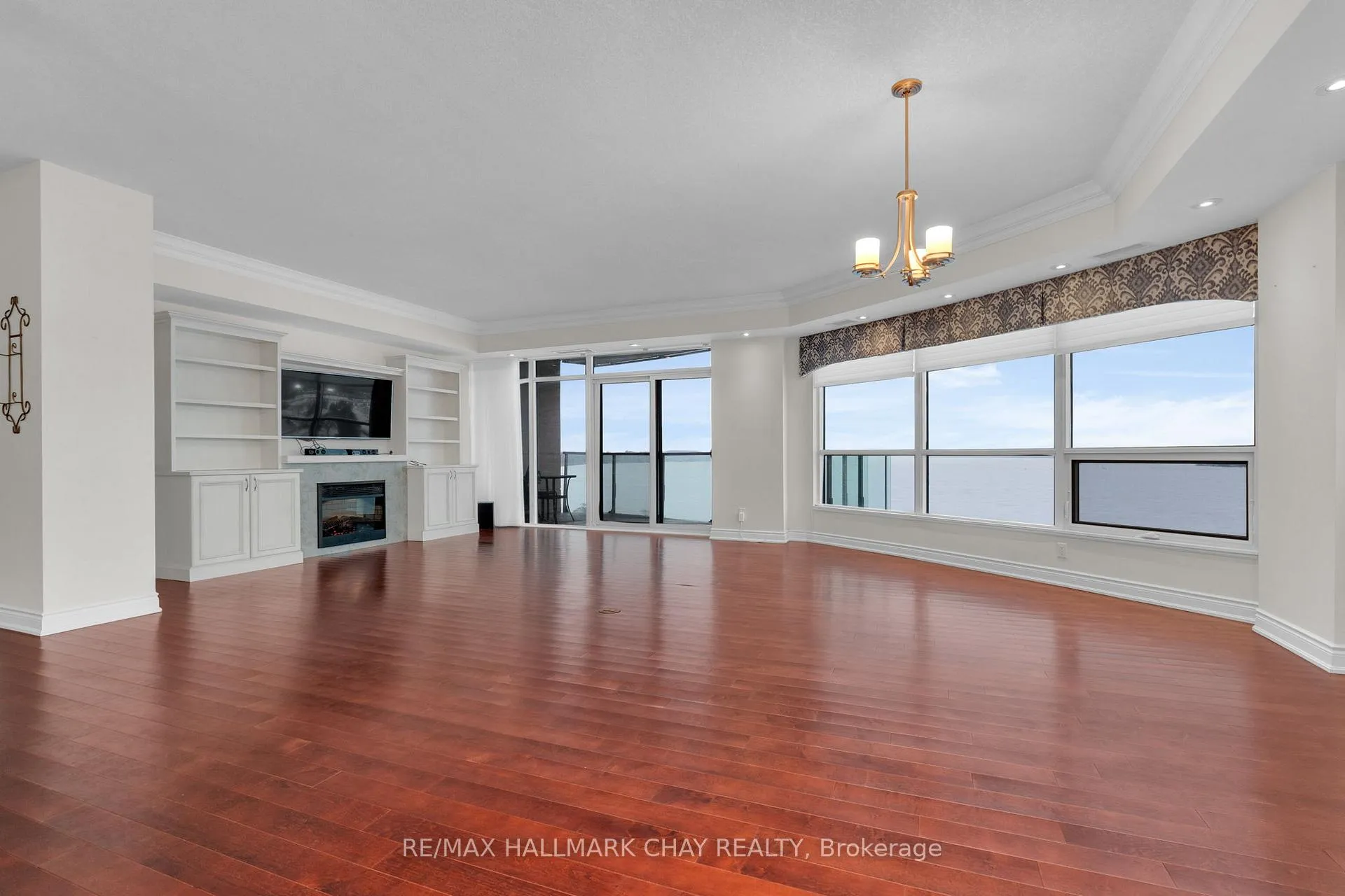 Photo 7 of Unit 1108, 37 Ellen Street, Barrie, City Centre — HOMEH