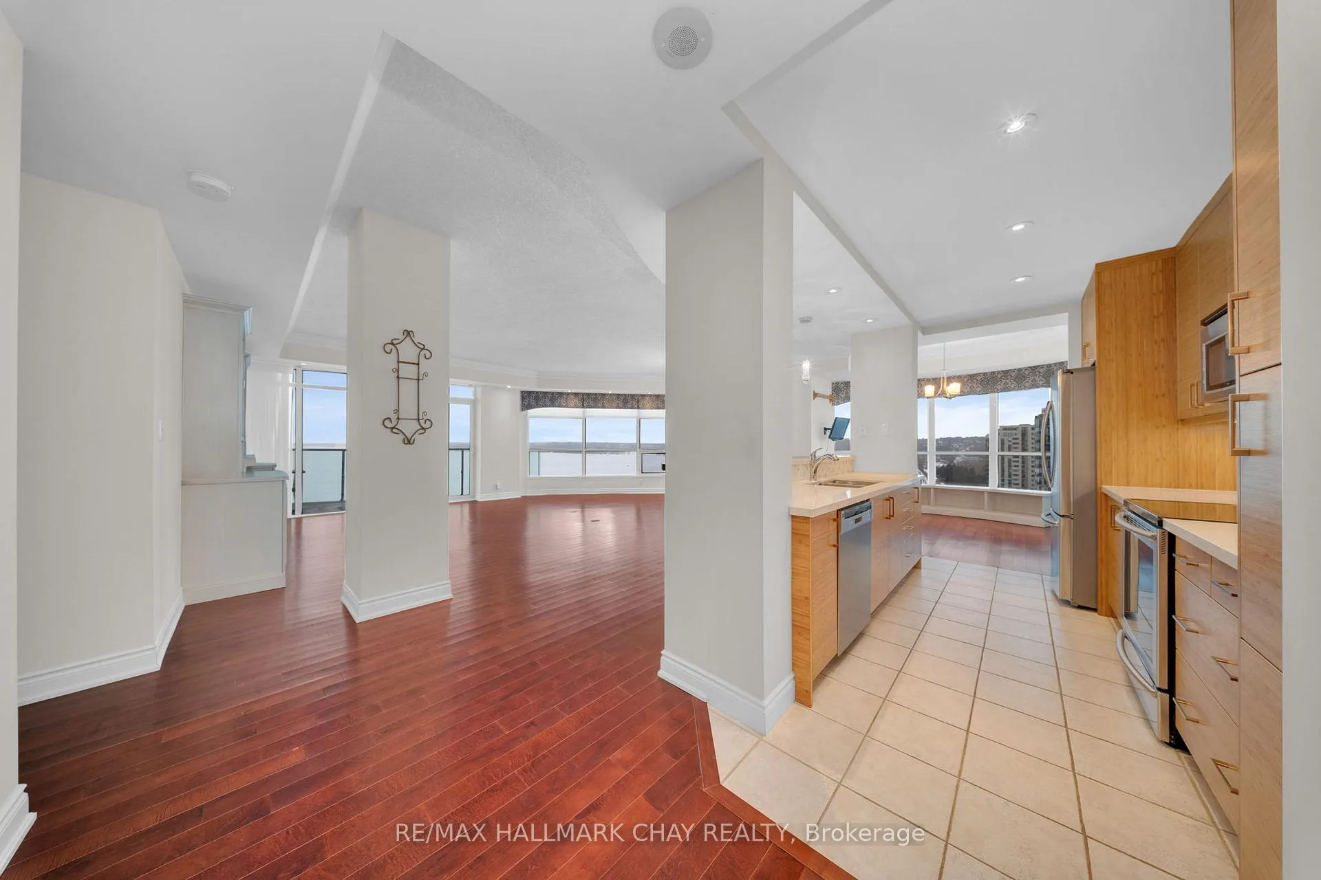 Photo 8 of Unit 1108, 37 Ellen Street, Barrie, City Centre — HOMEH