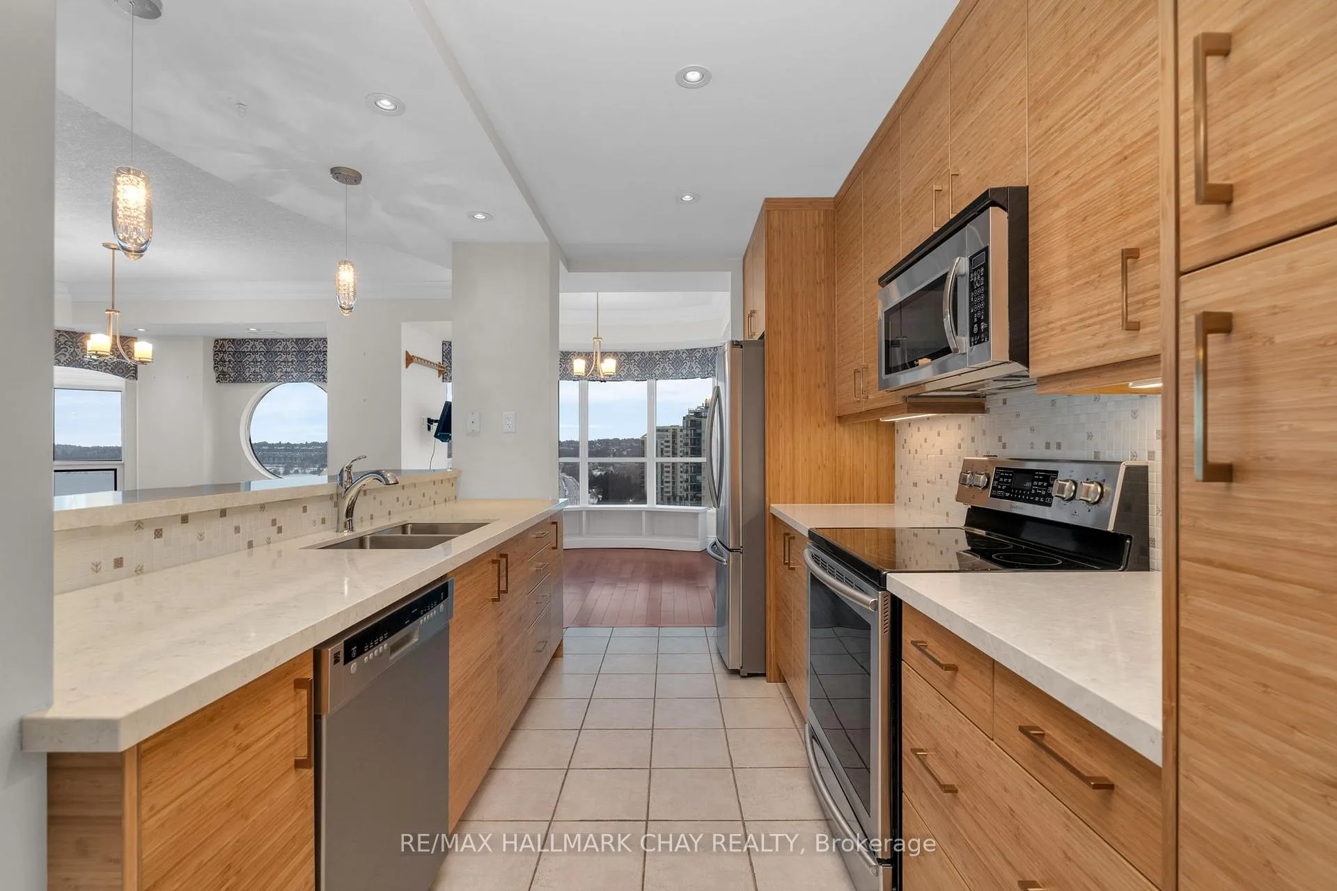 Photo 11 of Unit 1108, 37 Ellen Street, Barrie, City Centre — HOMEH