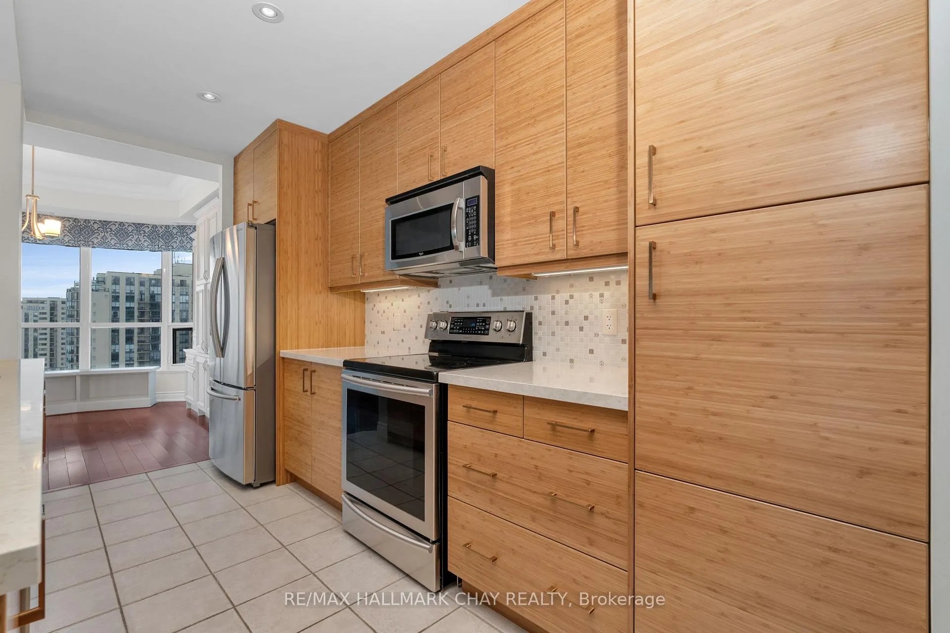 Photo 12 of Unit 1108, 37 Ellen Street, Barrie, City Centre — HOMEH