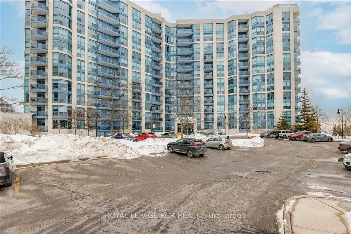 Front of Unit 415, 340 Watson Street W