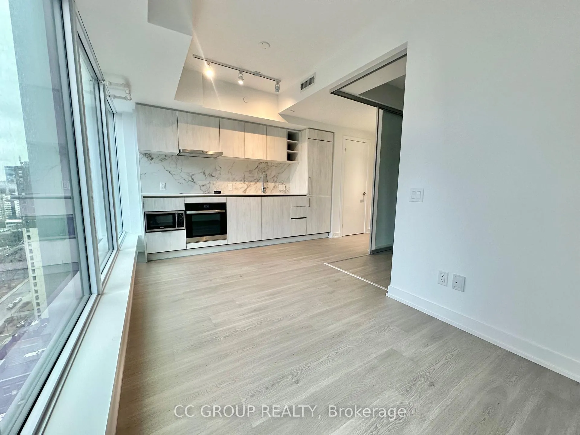 Photo 3 of Unit 2205, 8 Wellesley Street W, Toronto, Bay Street Corridor — HOMEH