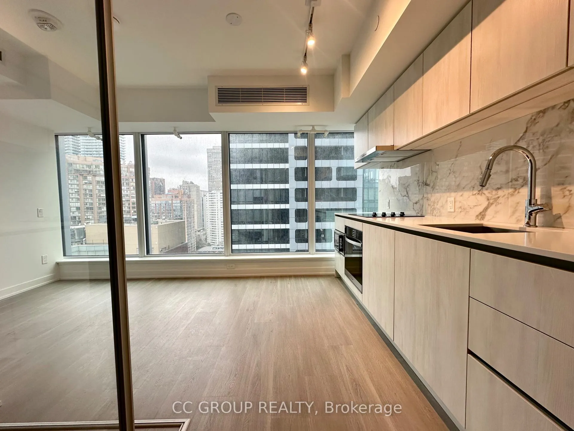 Photo 5 of Unit 2205, 8 Wellesley Street W, Toronto, Bay Street Corridor — HOMEH