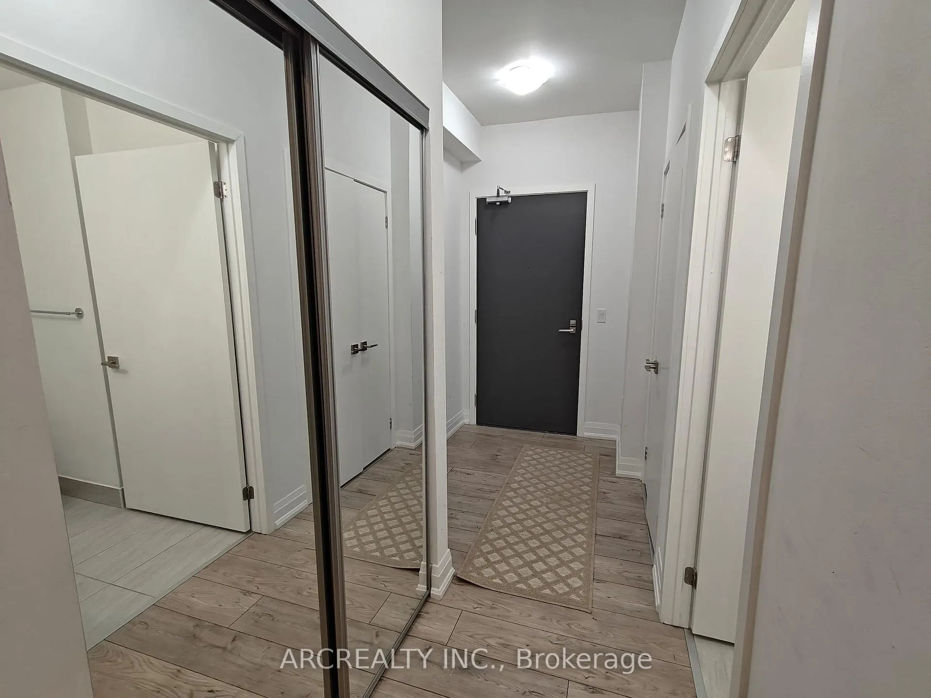 Photo 3 of Unit 427, 2908 Highway 7 E, Vaughan, Concord — HOMEH