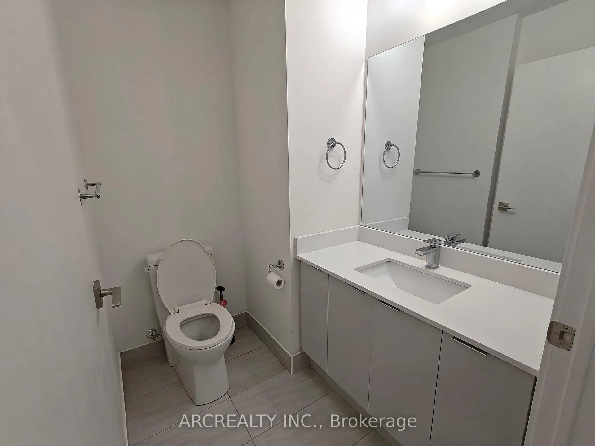 Photo 8 of Unit 427, 2908 Highway 7 E, Vaughan, Concord — HOMEH
