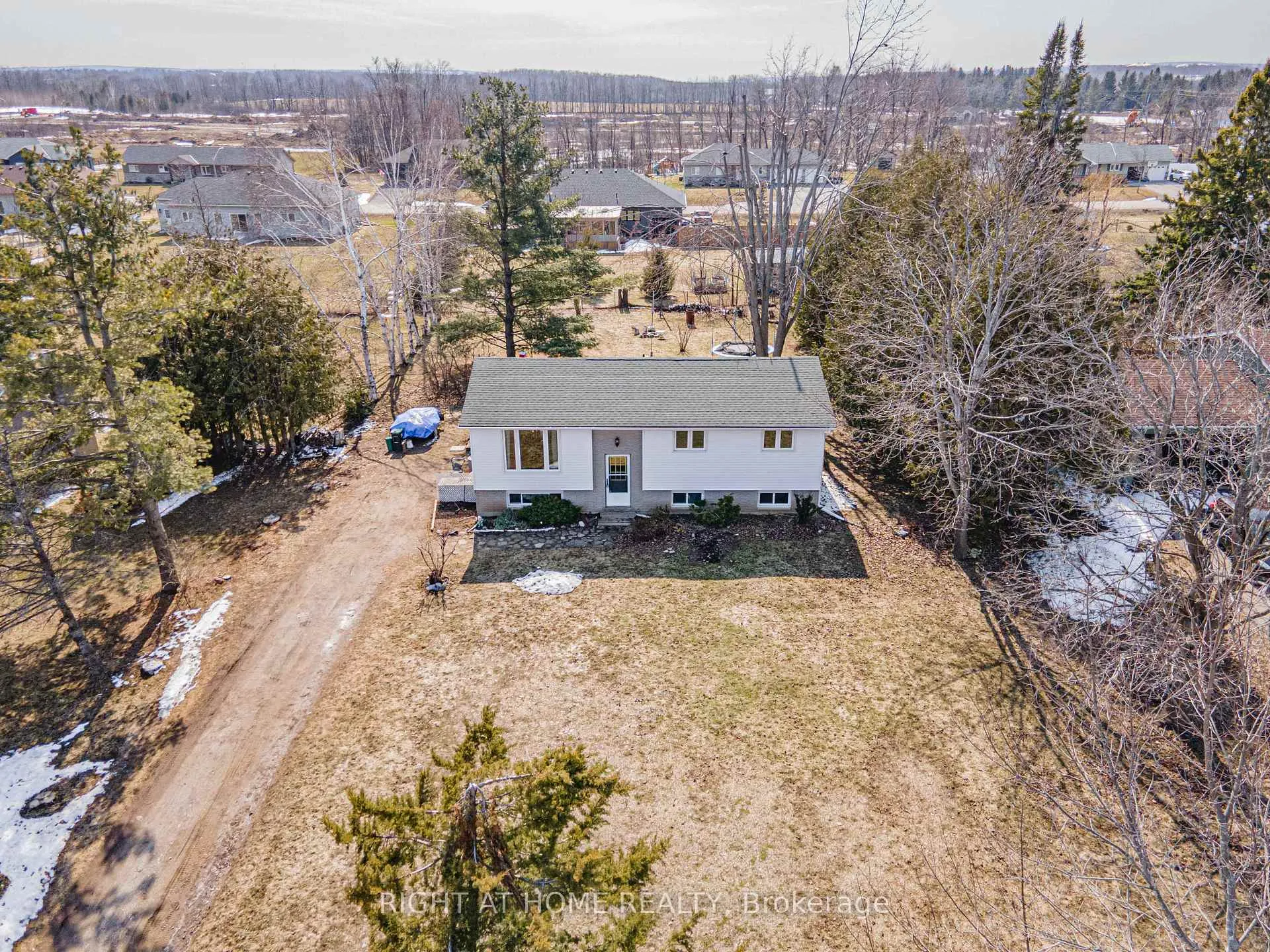Photo 2 of 10 Preston Street, Oro-Medonte, Warminster — HOMEH