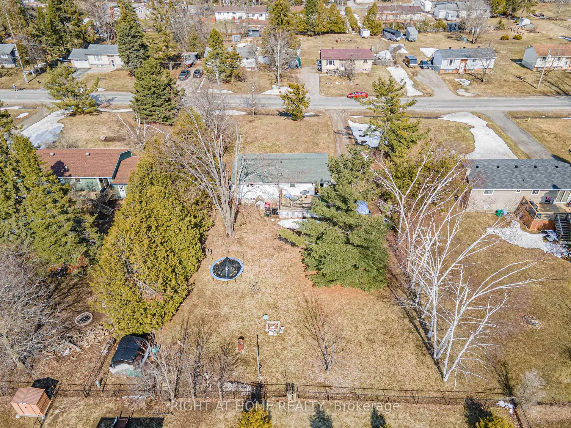 Photo 3 of 10 Preston Street, Oro-Medonte, Warminster — HOMEH