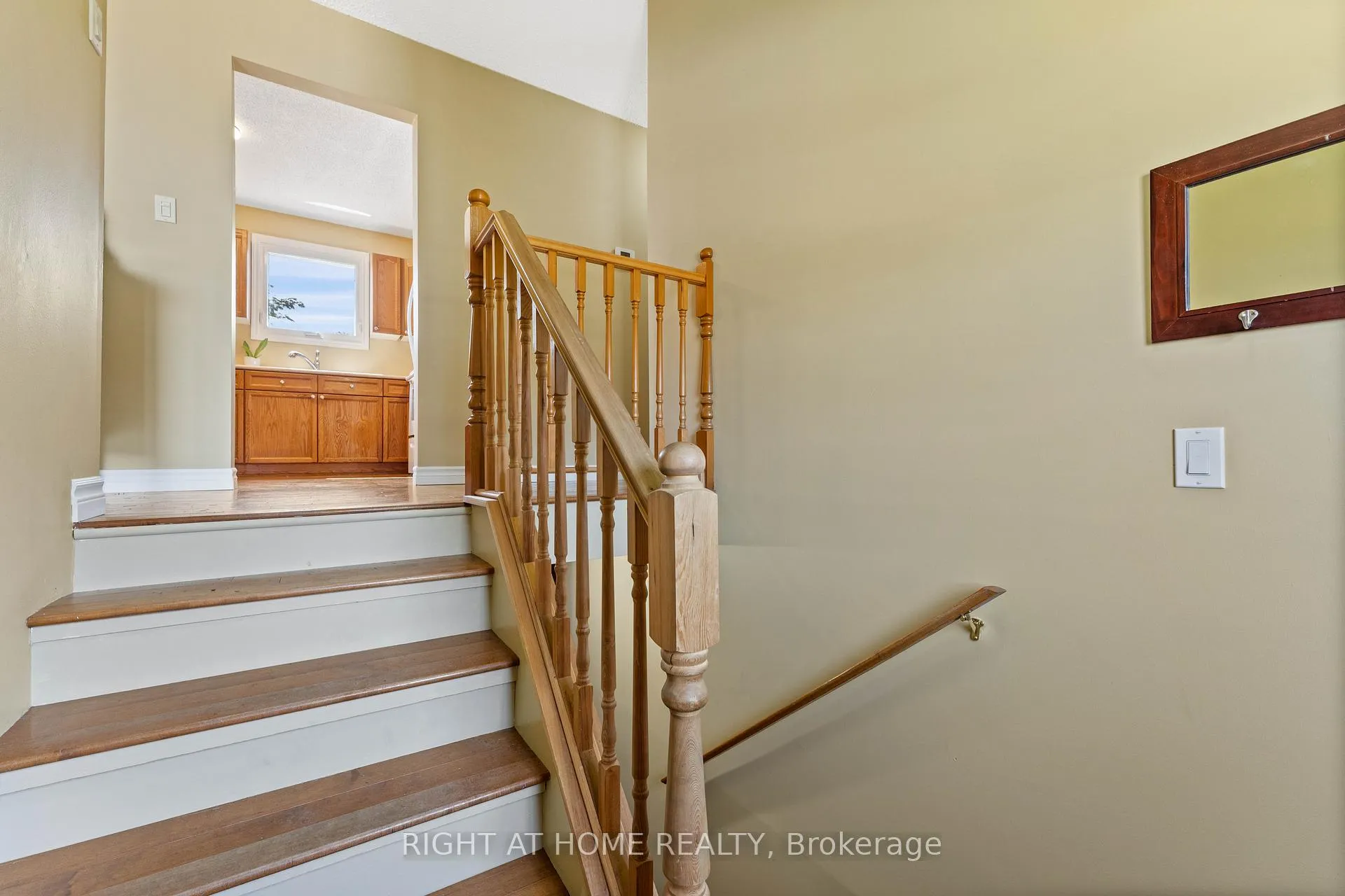 Photo 4 of 10 Preston Street, Oro-Medonte, Warminster — HOMEH