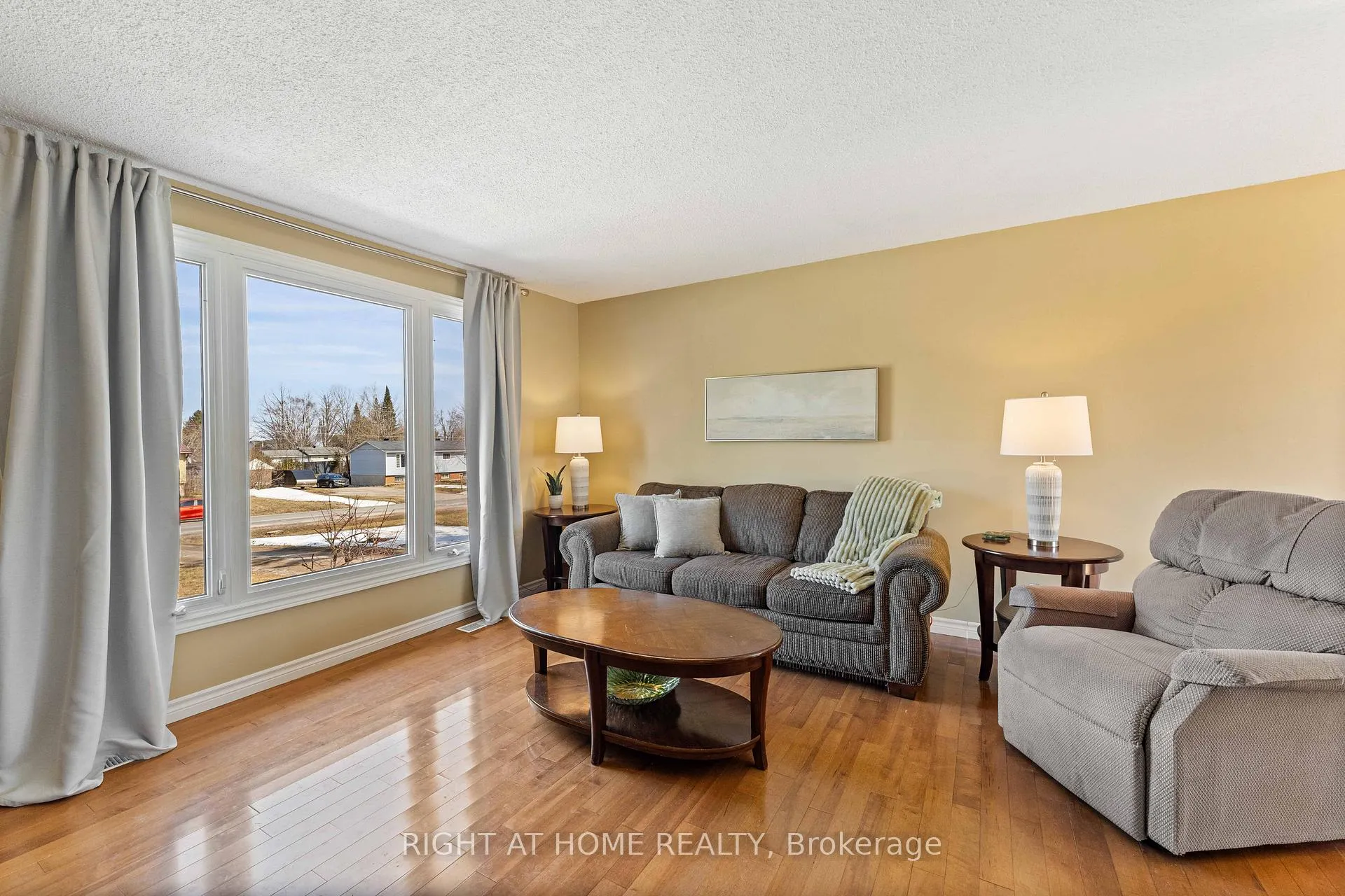 Photo 5 of 10 Preston Street, Oro-Medonte, Warminster — HOMEH