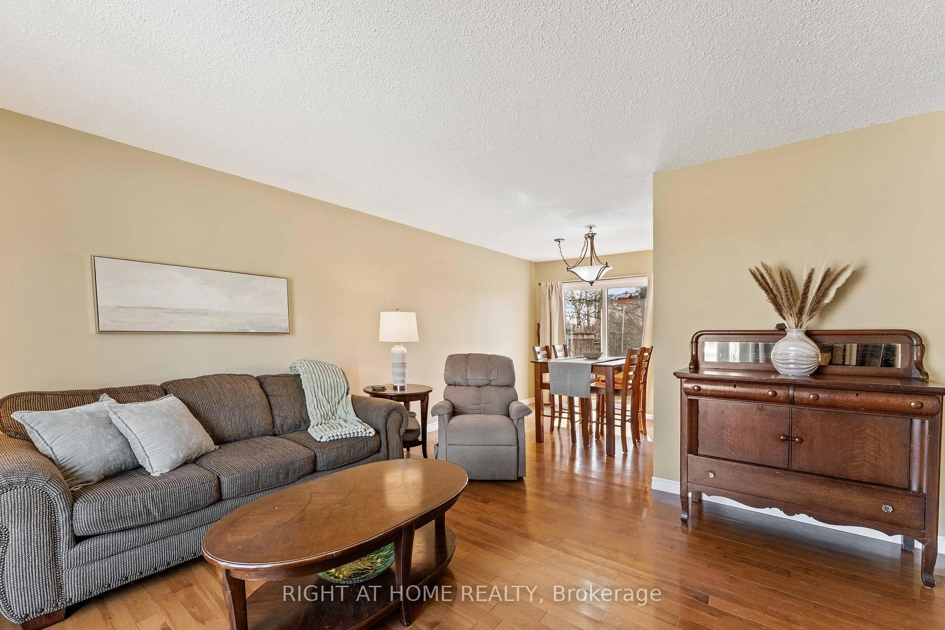 Photo 6 of 10 Preston Street, Oro-Medonte, Warminster — HOMEH