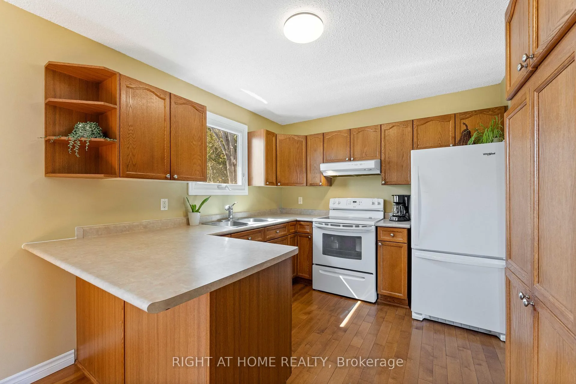 Photo 7 of 10 Preston Street, Oro-Medonte, Warminster — HOMEH