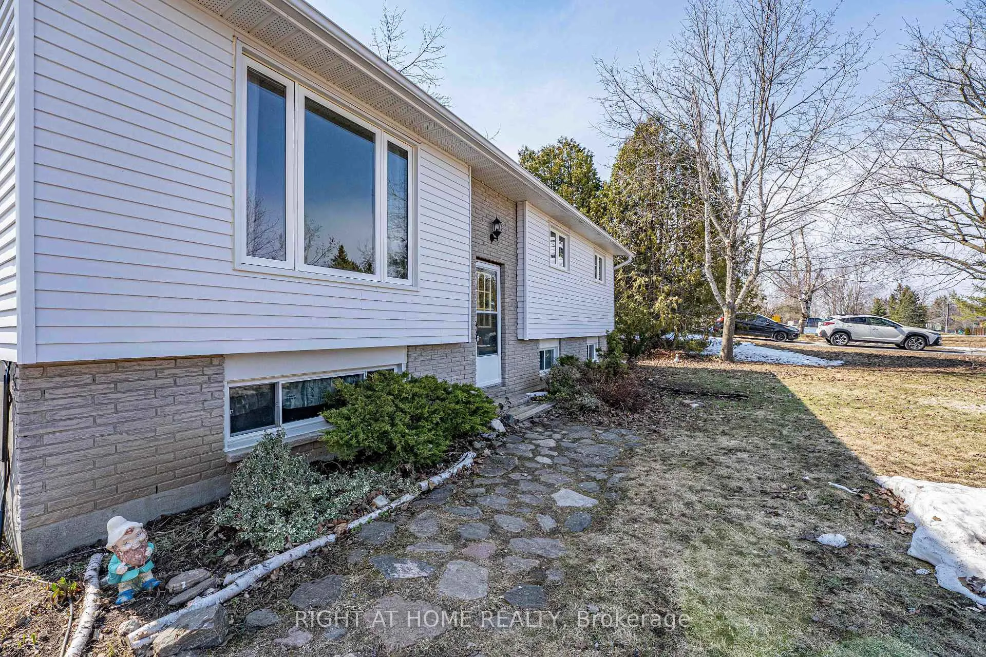 Photo 14 of 10 Preston Street, Oro-Medonte, Warminster — HOMEH