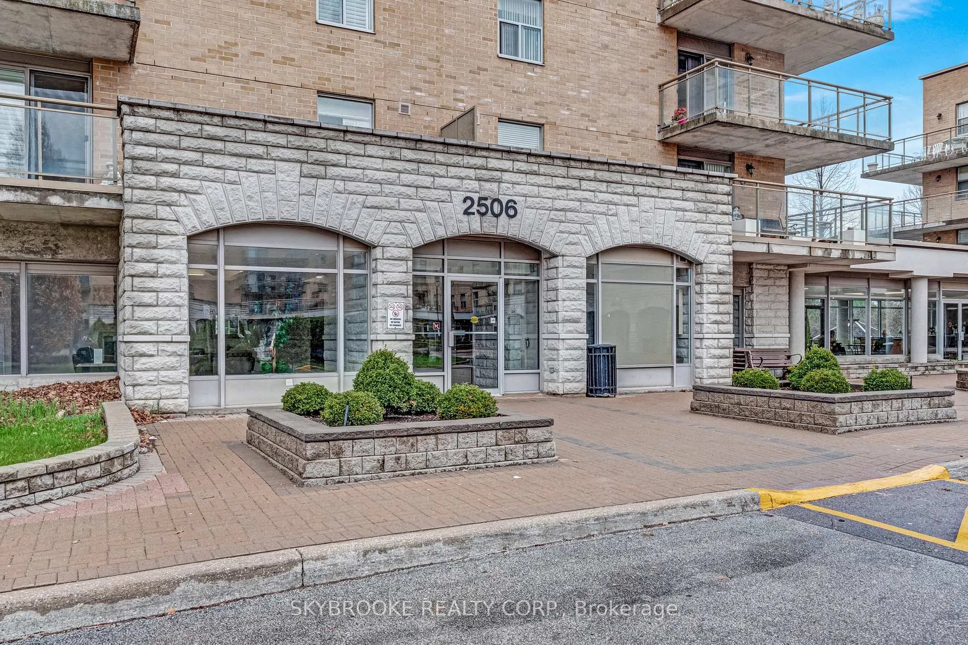 Photo 1 of Unit 510, 2506 Rutherford Road, Vaughan, Maple — HOMEH