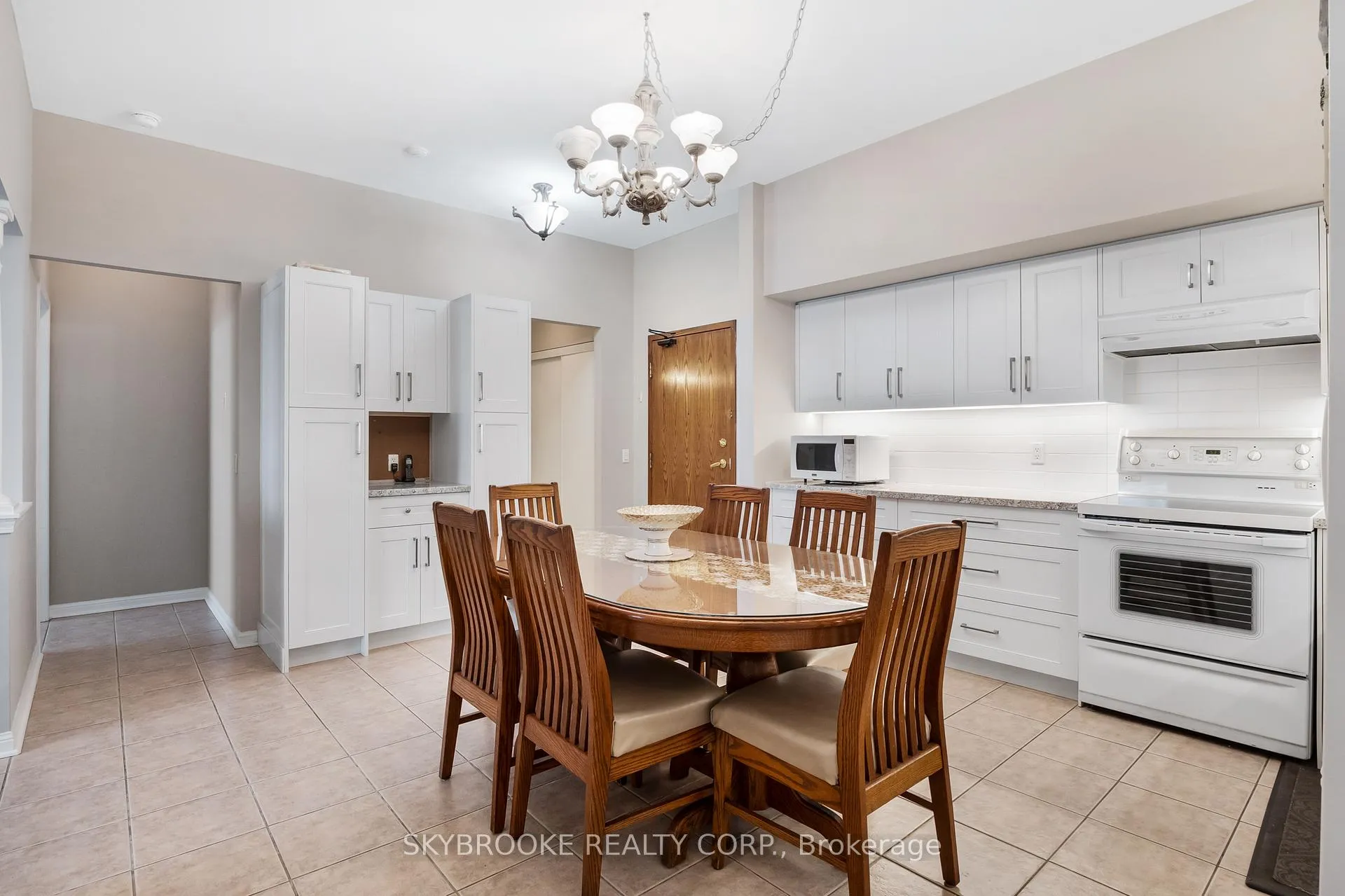 Photo 4 of Unit 510, 2506 Rutherford Road, Vaughan, Maple — HOMEH