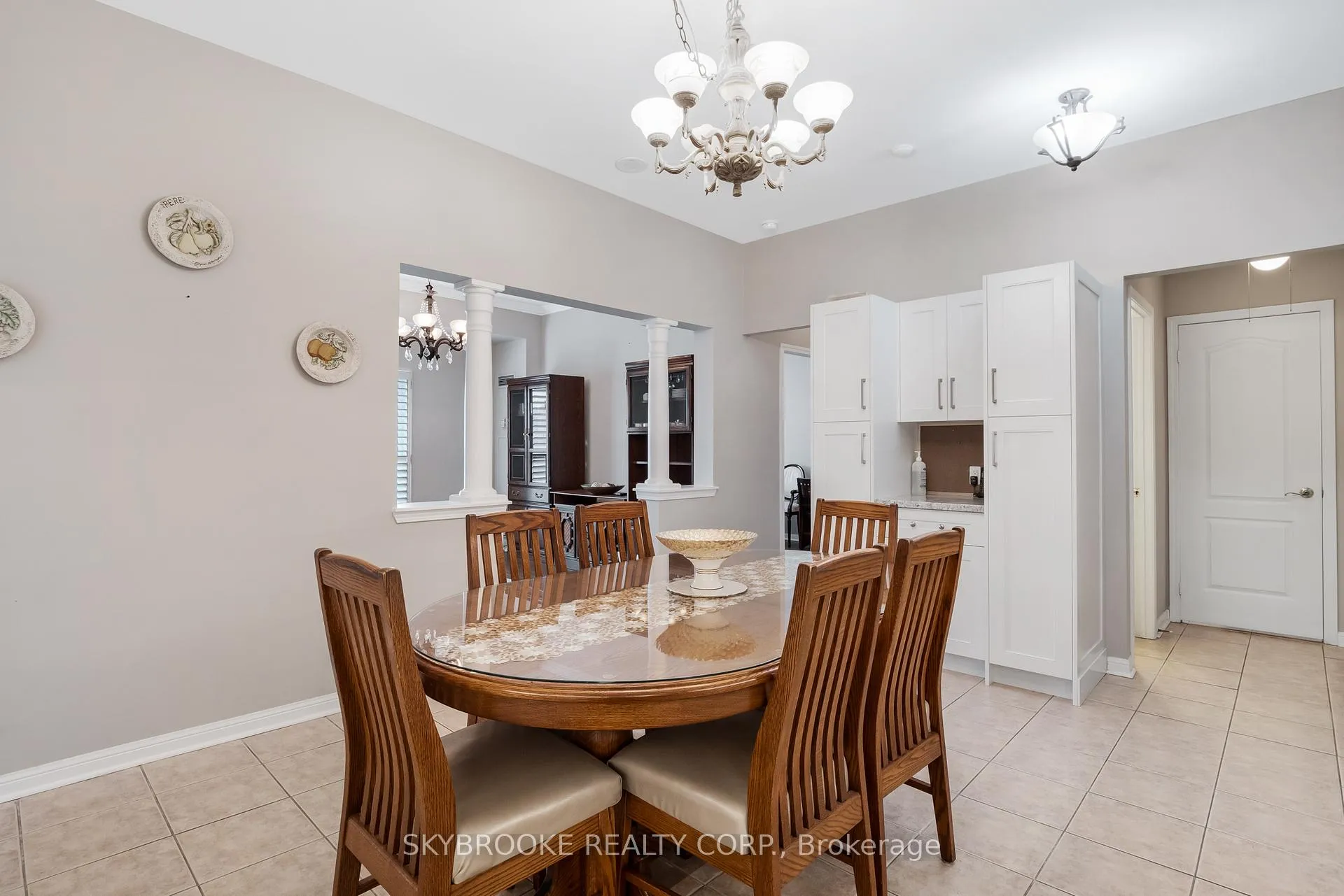 Photo 5 of Unit 510, 2506 Rutherford Road, Vaughan, Maple — HOMEH