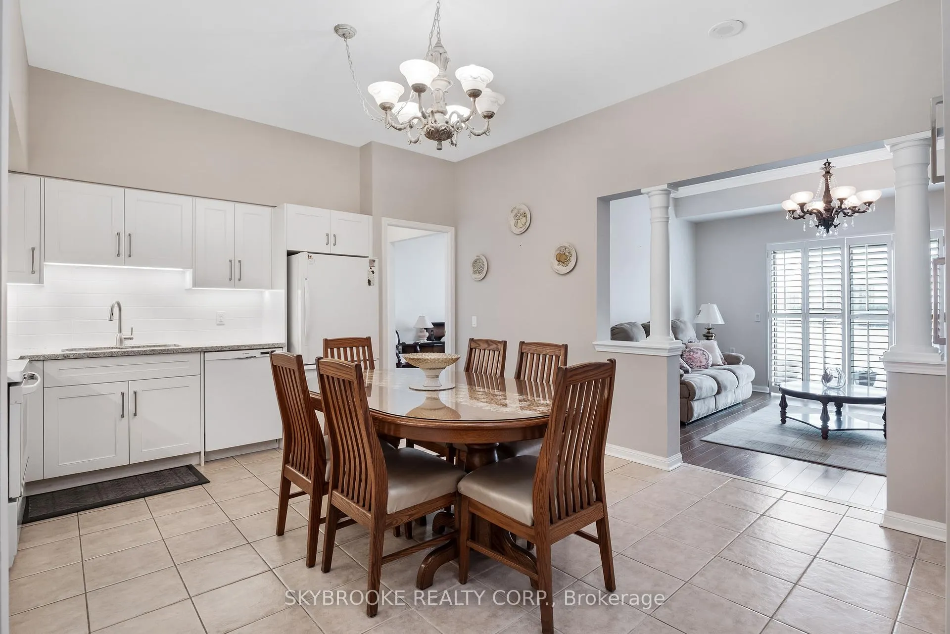 Photo 6 of Unit 510, 2506 Rutherford Road, Vaughan, Maple — HOMEH