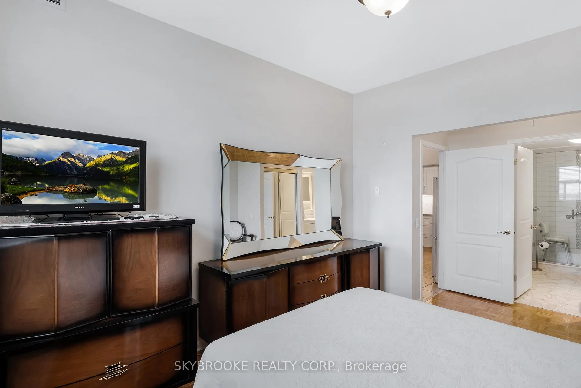Photo 11 of Unit 510, 2506 Rutherford Road, Vaughan, Maple — HOMEH