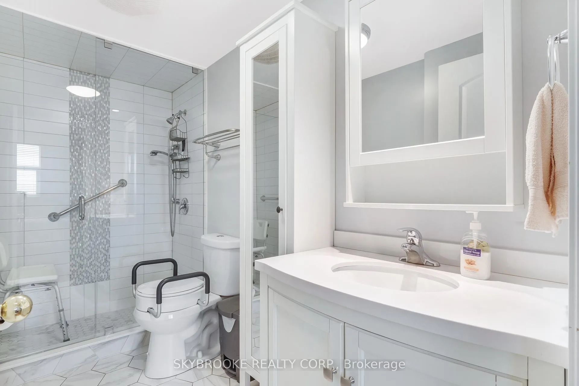 Photo 12 of Unit 510, 2506 Rutherford Road, Vaughan, Maple — HOMEH