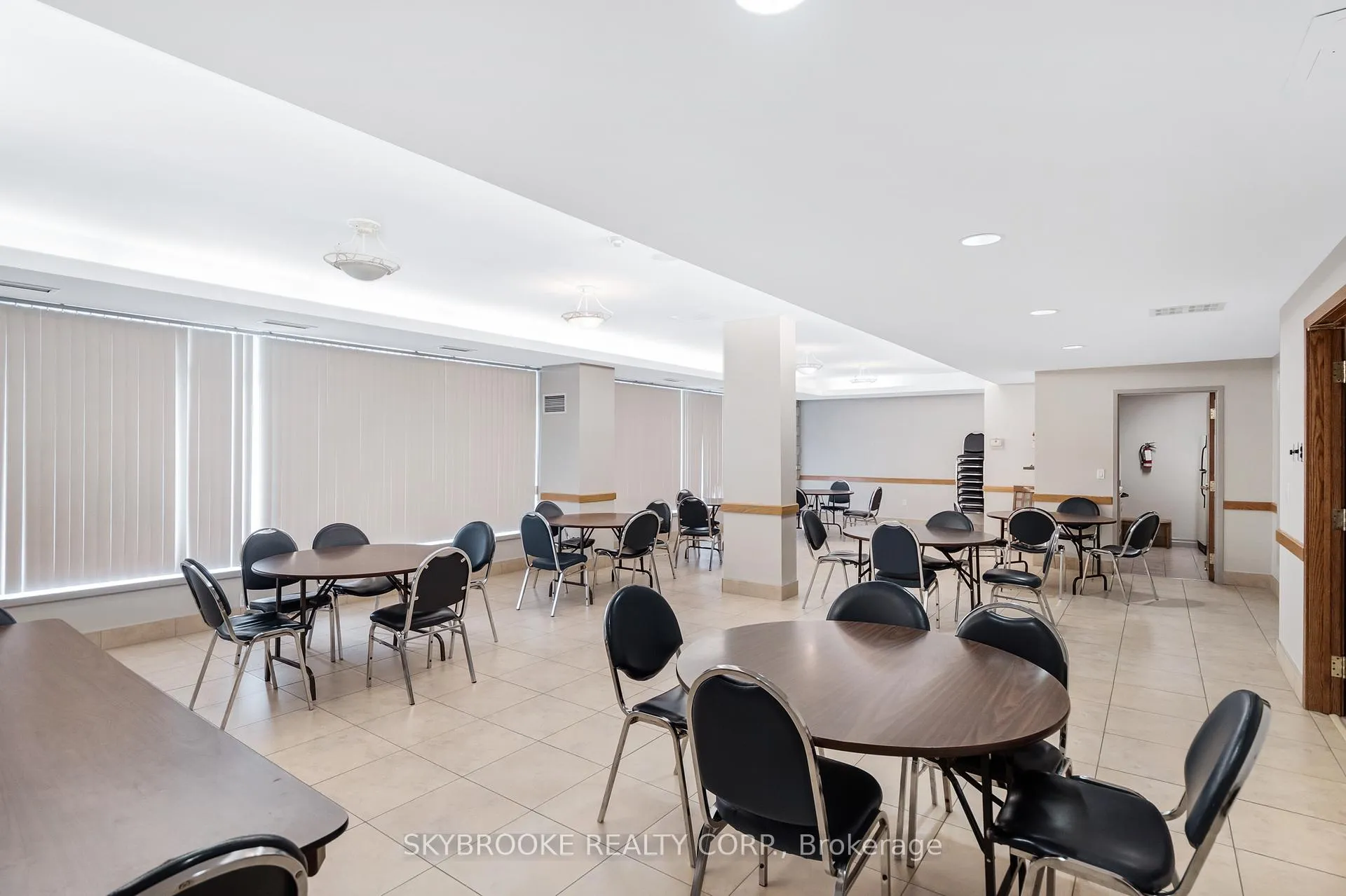 Photo 24 of Unit 510, 2506 Rutherford Road, Vaughan, Maple — HOMEH
