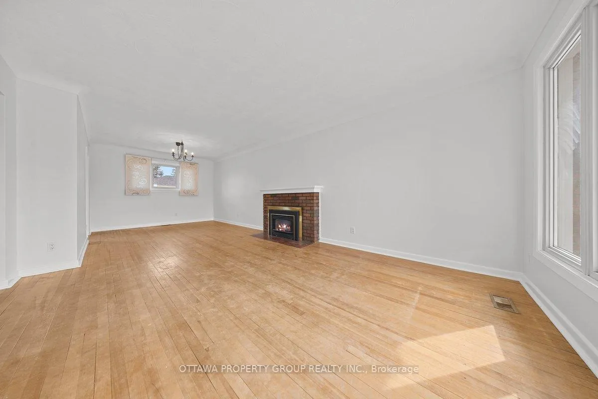 Photo 5 of 777 Cork Street, Ottawa, Elmvale Acres — HOMEH