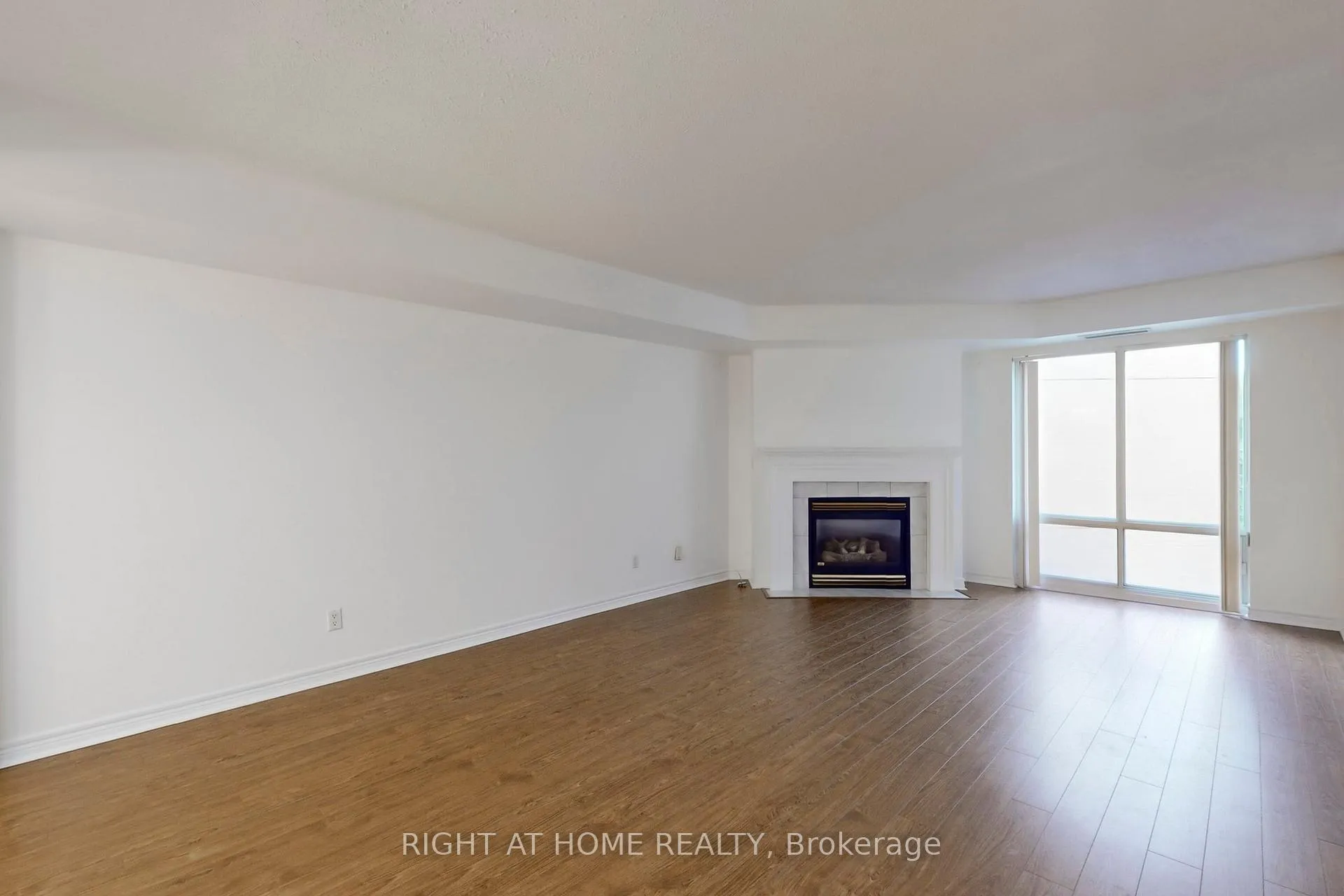 Photo 4 of Unit 310, 211 Randolph Road, Toronto, Leaside — HOMEH