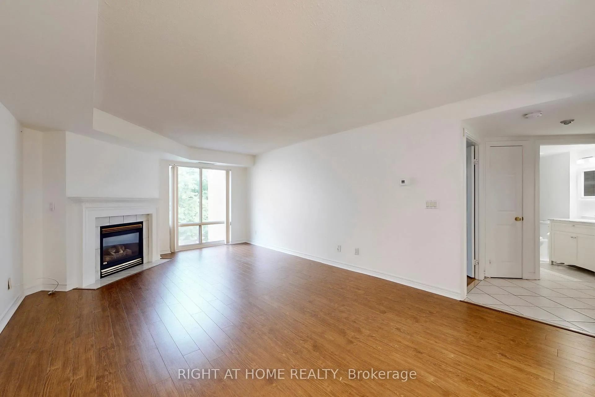 Photo 5 of Unit 310, 211 Randolph Road, Toronto, Leaside — HOMEH